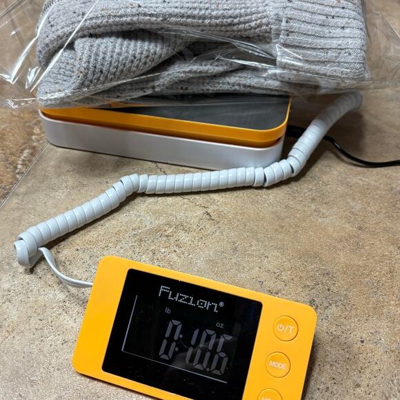 William Rast Women's Cropped Sweater XS EUC - Picture 5 of 5